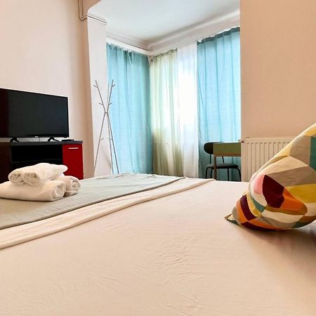 Downtown Unirii Square Private Economy Rooms With Shared Amenities Bukarest Exterior foto