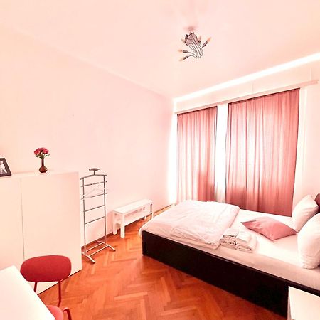 Downtown Unirii Square Private Economy Rooms With Shared Amenities Bukarest Exterior foto