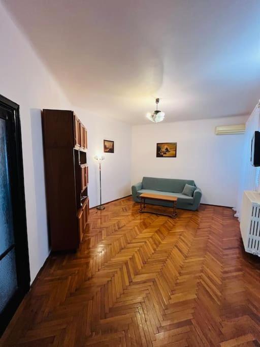Downtown Unirii Square Private Economy Rooms With Shared Amenities Bukarest Exterior foto
