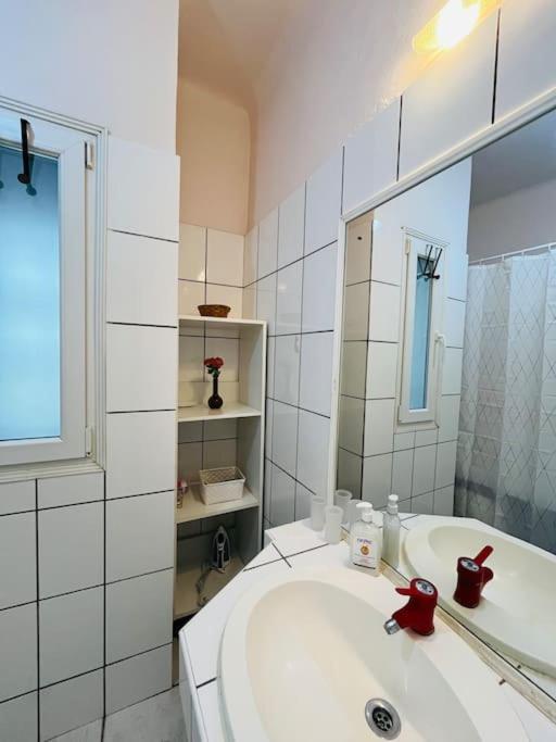 Downtown Unirii Square Private Economy Rooms With Shared Amenities Bukarest Exterior foto
