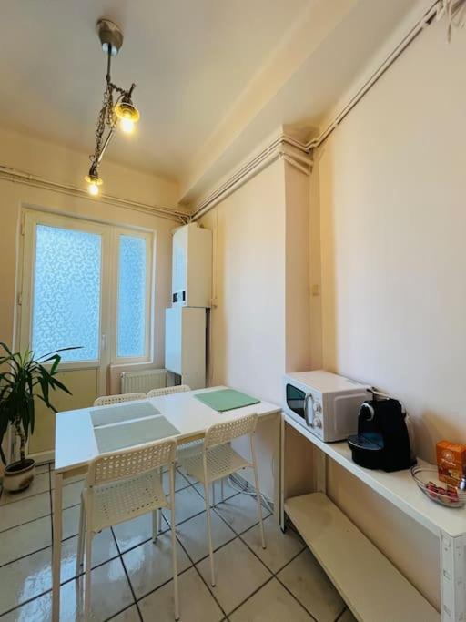 Downtown Unirii Square Private Economy Rooms With Shared Amenities Bukarest Exterior foto
