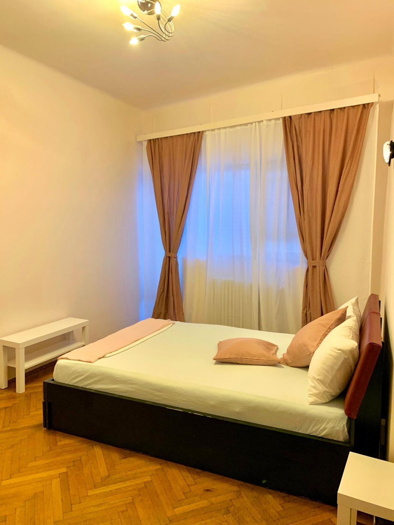 Downtown Unirii Square Private Economy Rooms With Shared Amenities Bukarest Zimmer foto