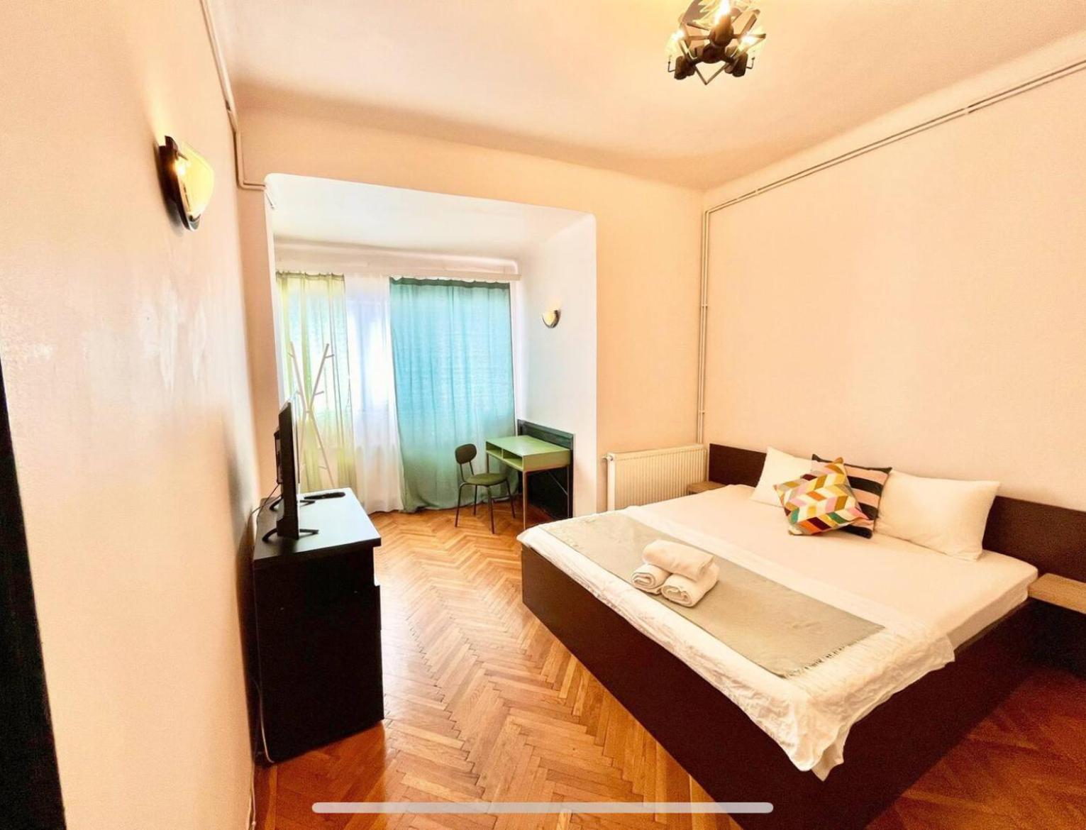 Downtown Unirii Square Private Economy Rooms With Shared Amenities Bukarest Exterior foto