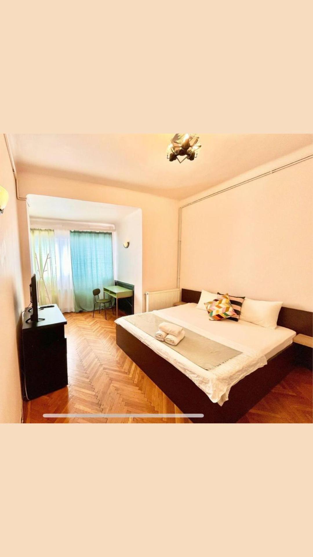 Downtown Unirii Square Private Economy Rooms With Shared Amenities Bukarest Exterior foto
