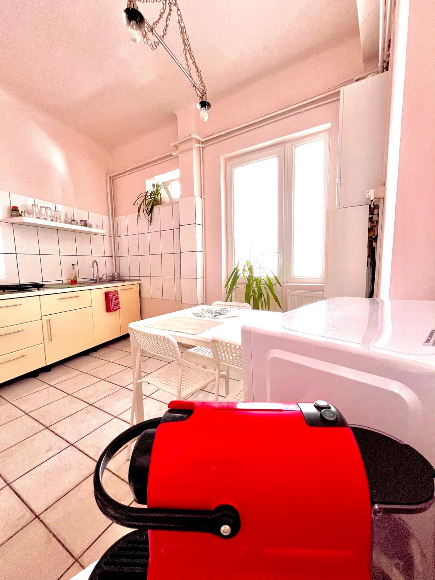 Downtown Unirii Square Private Economy Rooms With Shared Amenities Bukarest Exterior foto